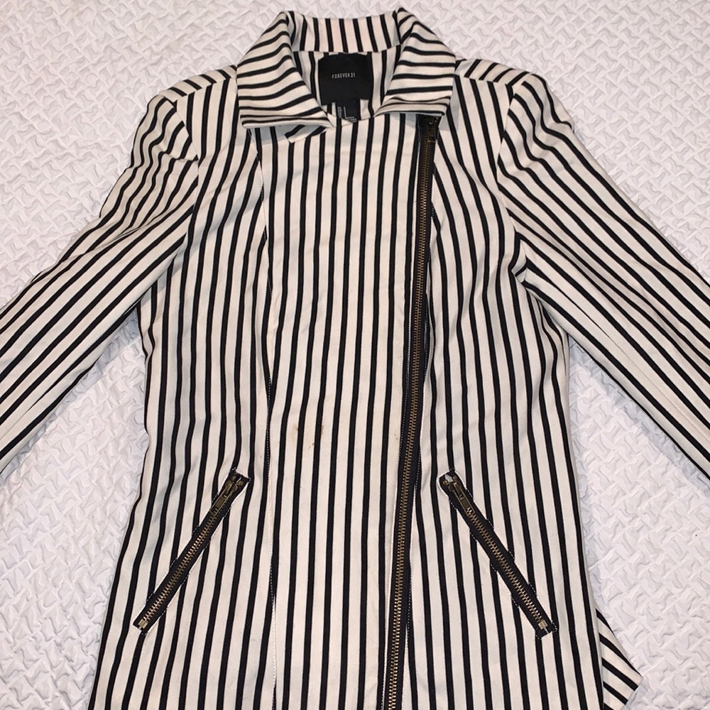 Striped black and white blazer forever 21 Size small